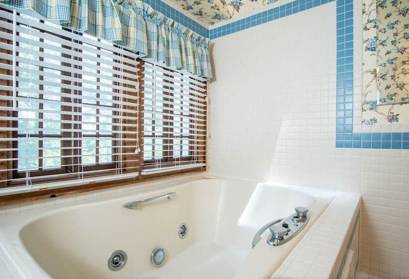 Люкс, Highland Lake Inn & Resort  Flat Rock