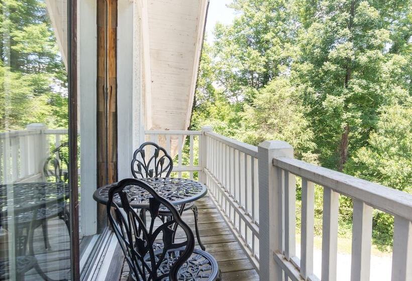 Люкс, Highland Lake Inn & Resort  Flat Rock