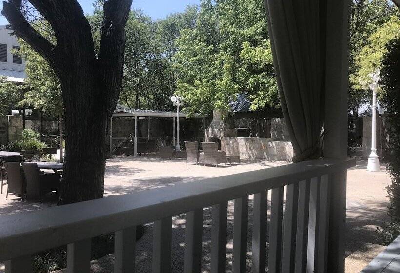 חדר סטנדרט, The Kendall