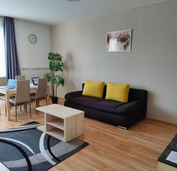 Апартаменты Deluxe 2 Спальни, Corvin Plaza Apartments & Suites
