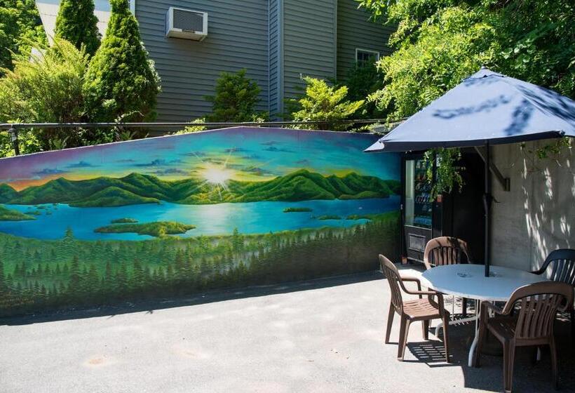 キングサイズベッドのスタンダードルーム, Americas Best Value Inn & Suites Lake George