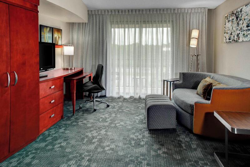 キングサイズベッドのスイートルーム, Courtyard By Marriott Anniston Oxford