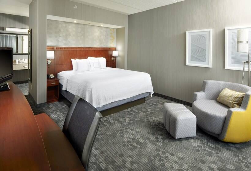 Президентский Люкс, Courtyard Pittsburgh Greensburg