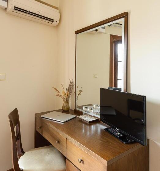 Номер Стандарт Трехместный, Dimosthenis Traditional Guesthouse