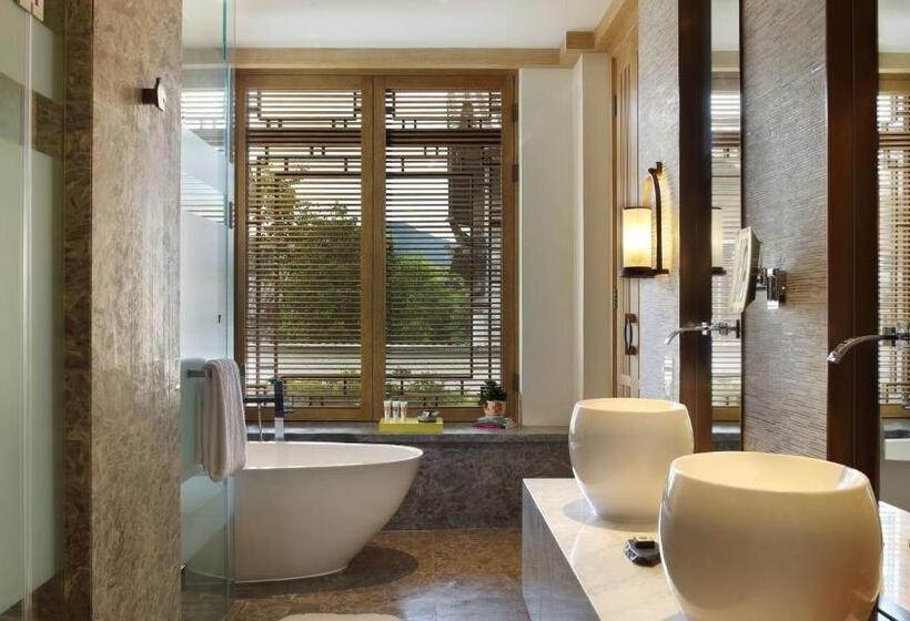 Люкс Кровать Кинг, Indigo Lijiang Ancient Town, An Ihg