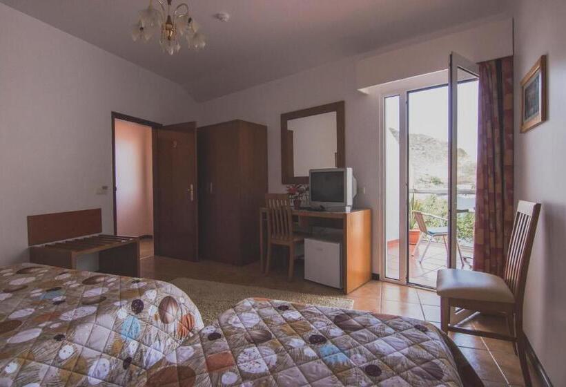 スタンダードトリプルルーム, Residencial Familia