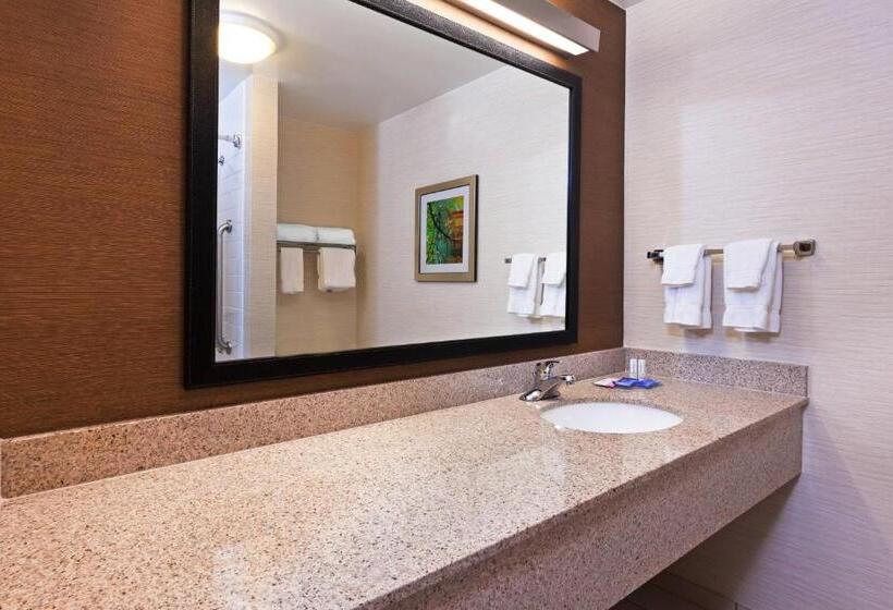 Люкс Кровать Кинг, Fairfield Inn & Suites By Marriott Rogers