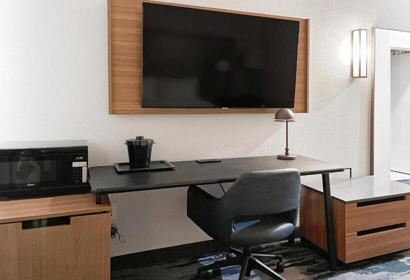 Люкс Кровать Кинг, Fairfield Inn & Suites By Marriott Rogers