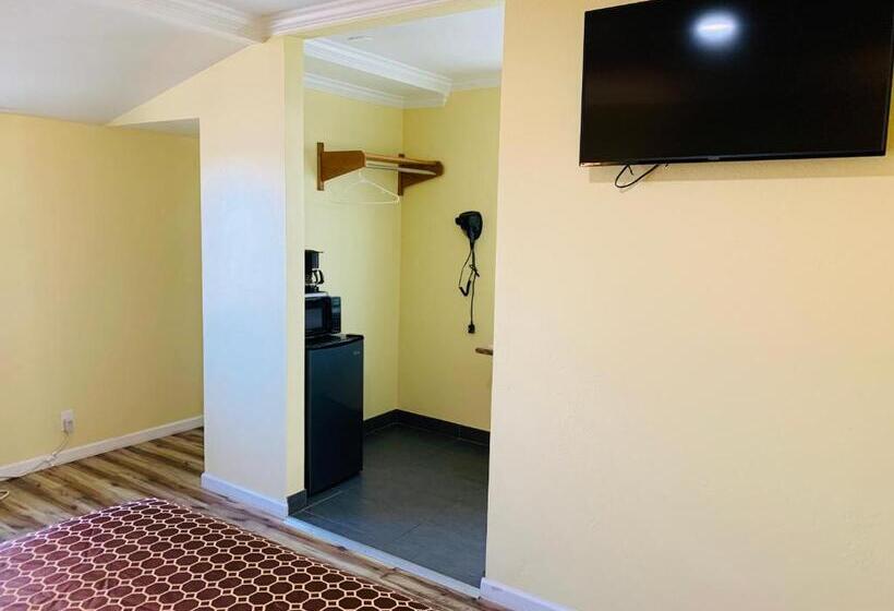 Семейный Номер, Central Coast Inn  Cayucos