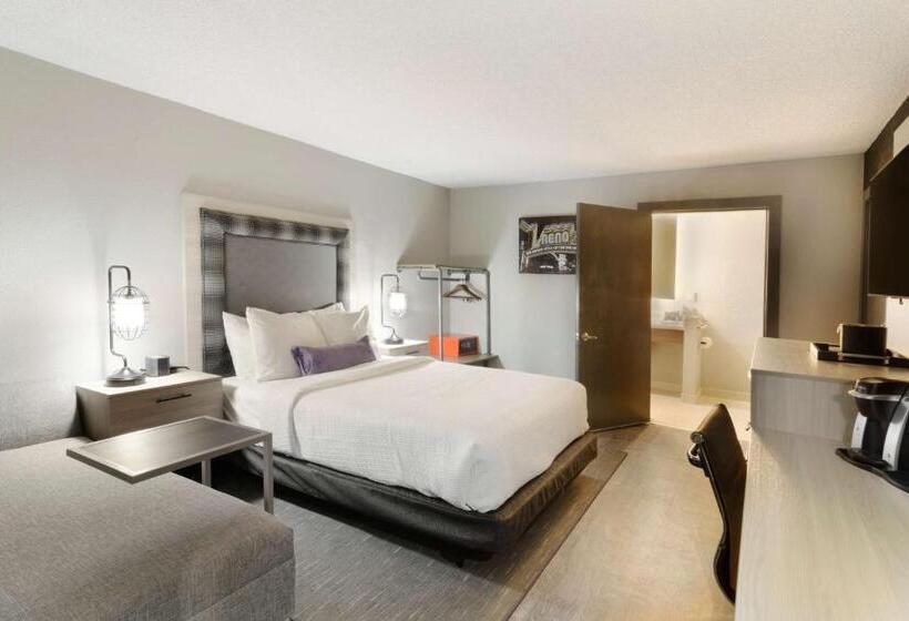 Standard Room Queen Bed Adapted for people with reduced mobility, Aiden By Best Western South Reno