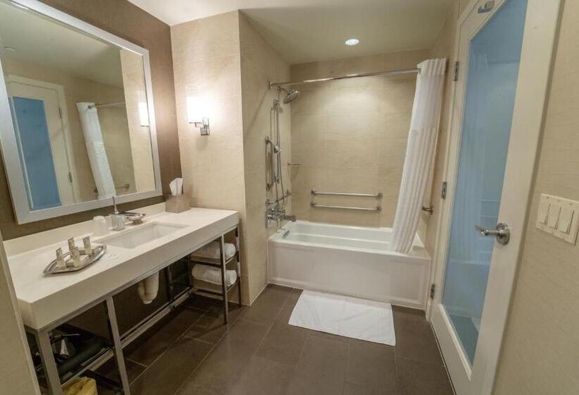 Номер Стандарт Кровать Кинг Адаптированный для Инвалидов, The Hotel At Arundel Preserve