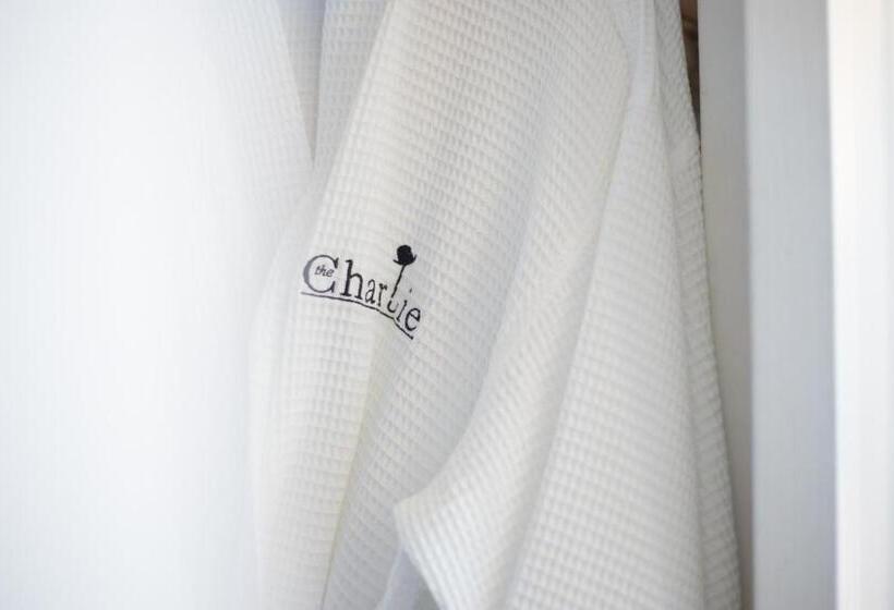 Люкс Дюплекс, The Charlie West Hollywood