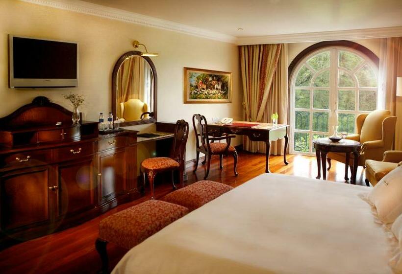 Deluxe Suite King Bed, The Green Park Hotel Boutique