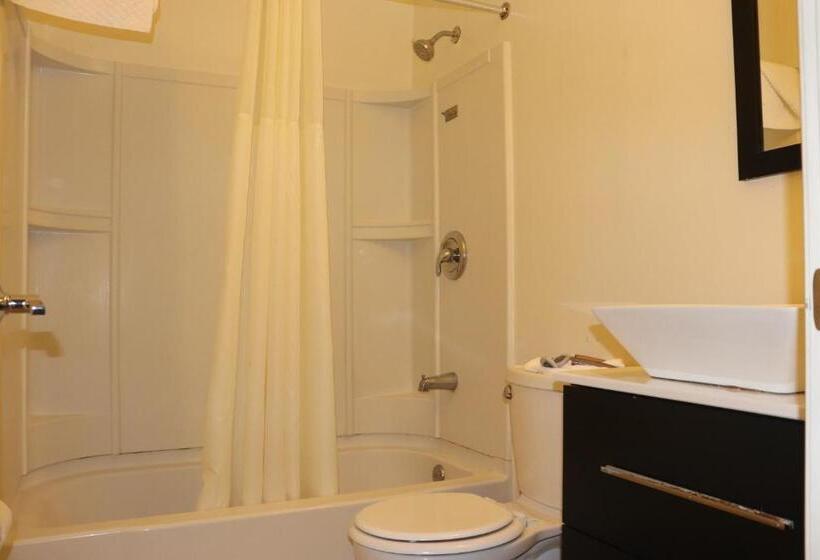 סוויטת 2 חדרי שינה, Curtis Inn & Suites