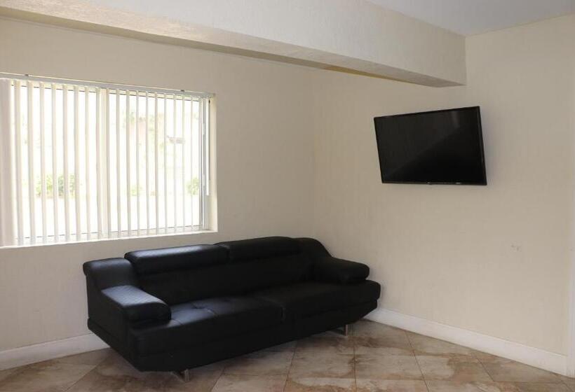 סוויטת 2 חדרי שינה, Curtis Inn & Suites