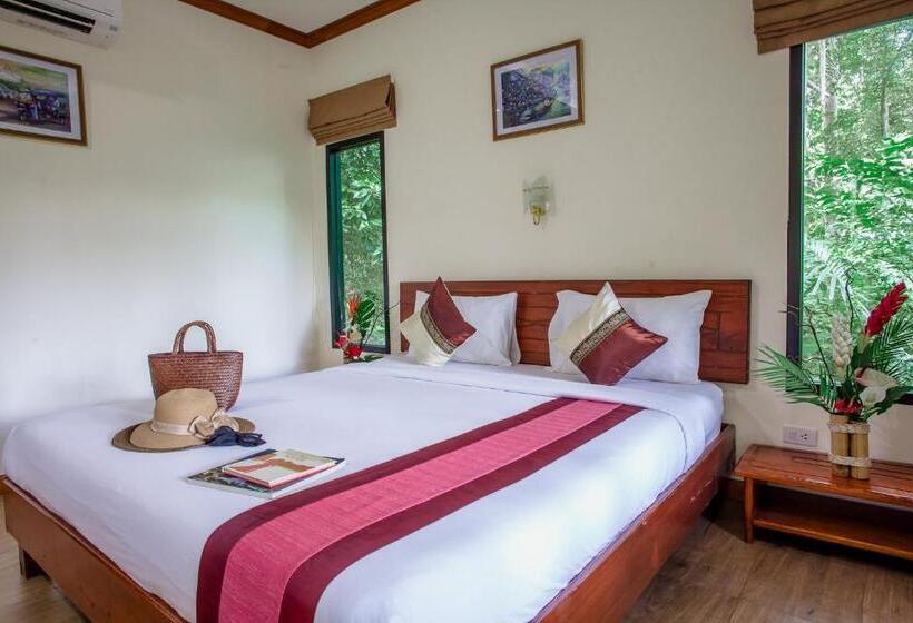 Бунгало с видом на бассейн, The Vatika Resort And Spa