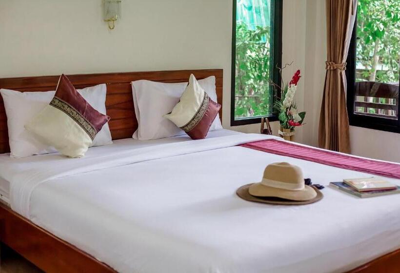 Бунгало с видом на бассейн, The Vatika Resort And Spa