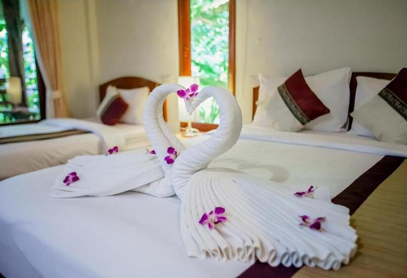 Трехместный Номер Стандарт Вид на Сад, The Vatika Resort And Spa