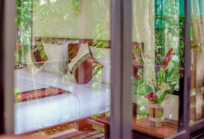 Бунгало с видом на бассейн, The Vatika Resort And Spa