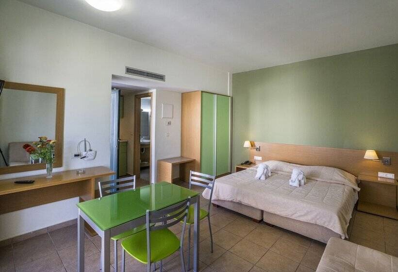 استودیو استاندارد با چشم‌انداز باغ, Athina Beach Hotel