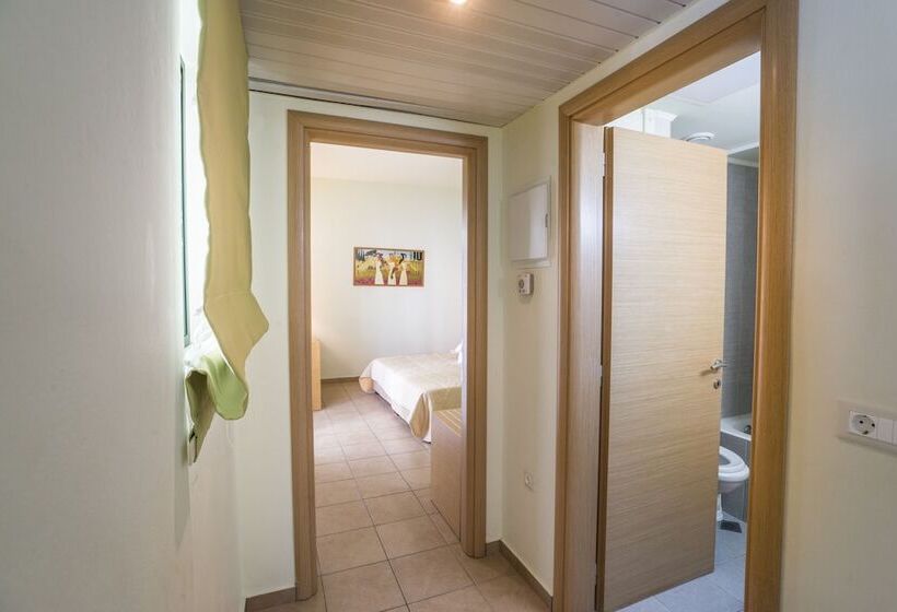 آپارتمان 1 خوابه با چشم‌انداز باغ, Athina Beach Hotel