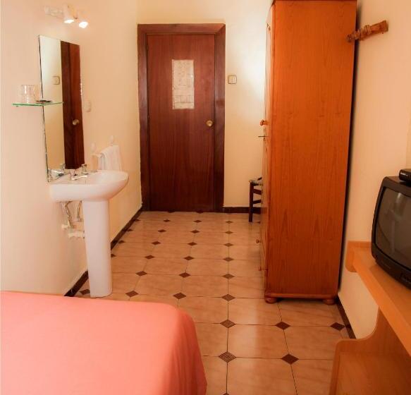 Standard Yhden Hengen Huone Jaettu Kylpyhuone, Hostal Paris