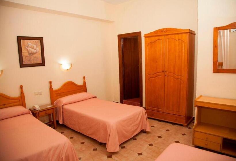 Standard Kolmen Hengen Huone, Hostal Paris