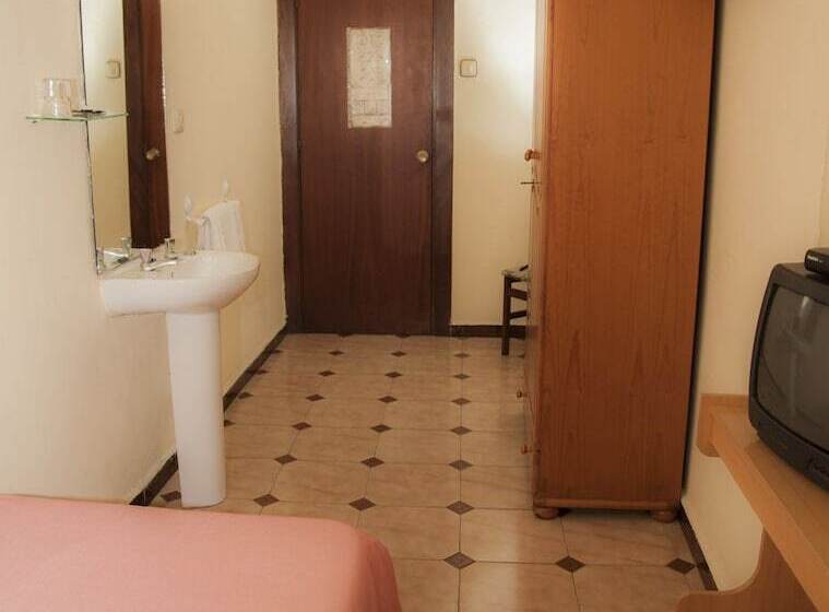 Standard Yhden Hengen Huone Jaettu Kylpyhuone, Hostal Paris