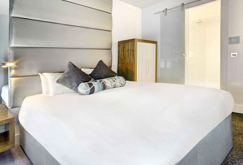 Полулюкс, Sandman Signature Newcastle