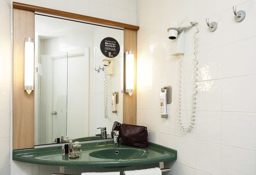 اتاق استاندارد سه نفره, Ibis Girona