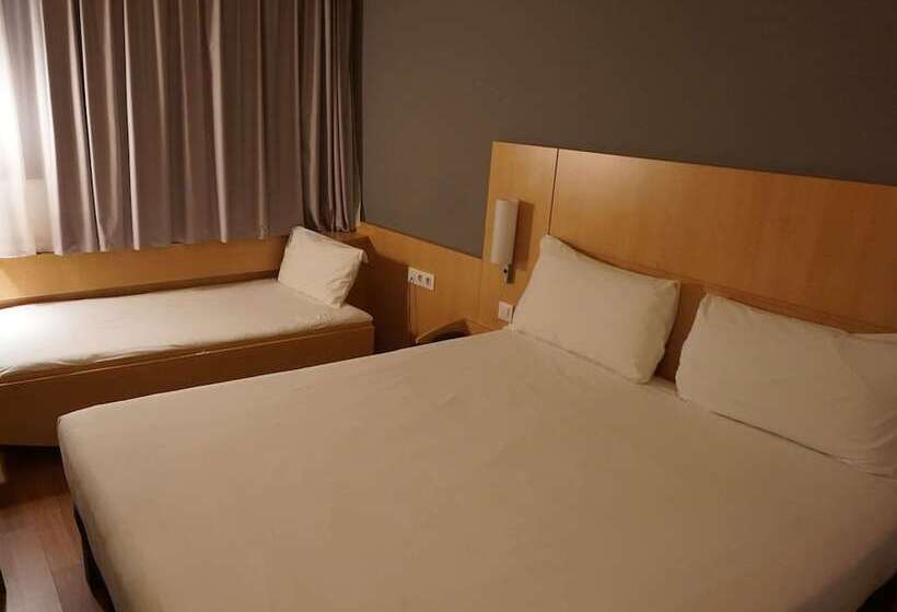اتاق استاندارد سه نفره, Ibis Girona