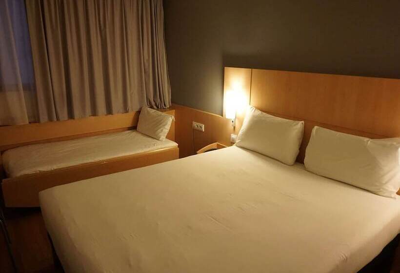 اتاق استاندارد سه نفره, Ibis Girona