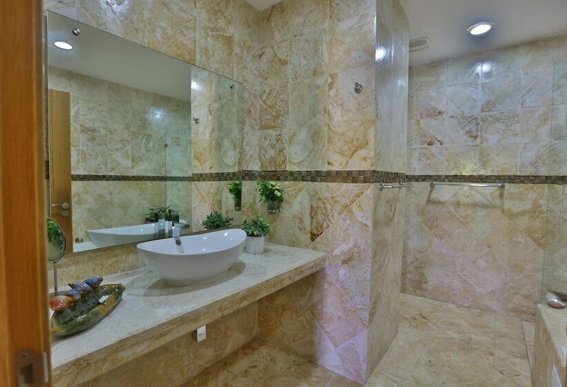 سوئیت سینیور, Sybaris Suites & Residences