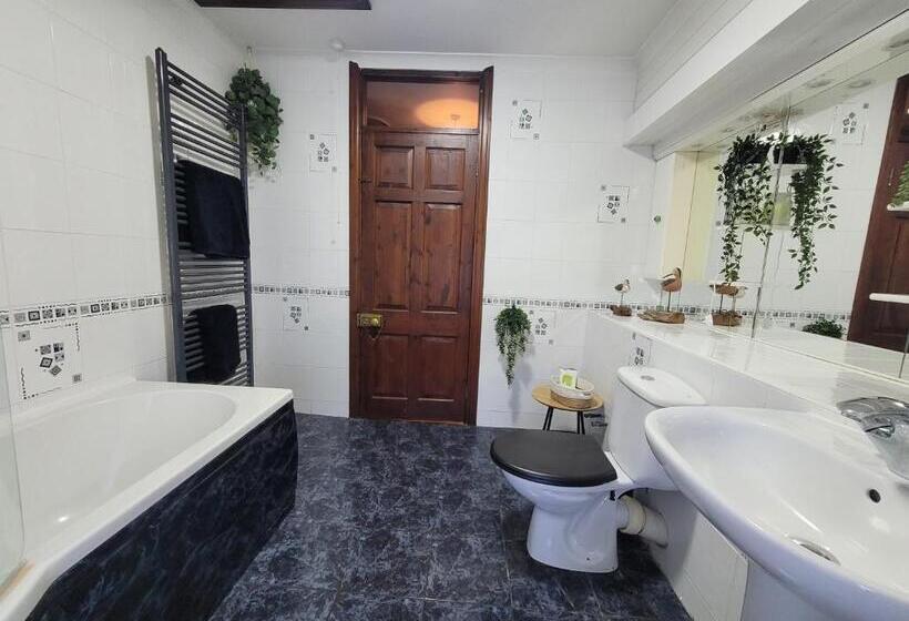 Номер Стандарт, Hideaway Escapes, Farmhouse B&b & Holiday Home, Ideal Family Stay Or Romantic Break, Friendly Animal
