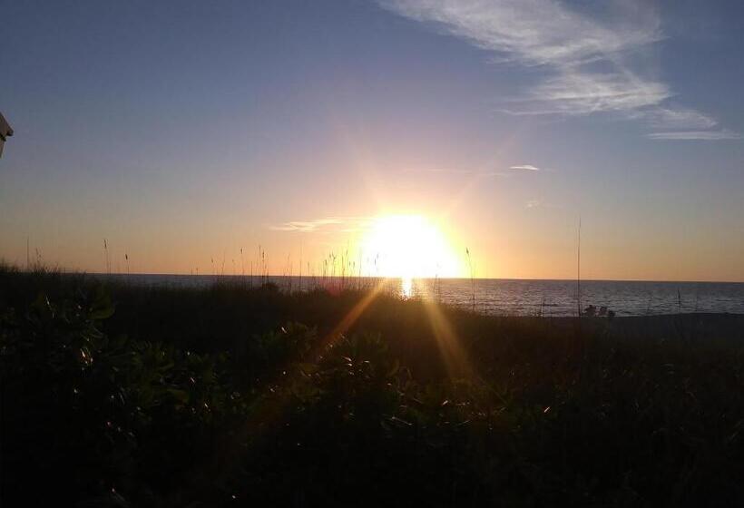 Люкс, Turtle Crawl Inn  Longboat Key