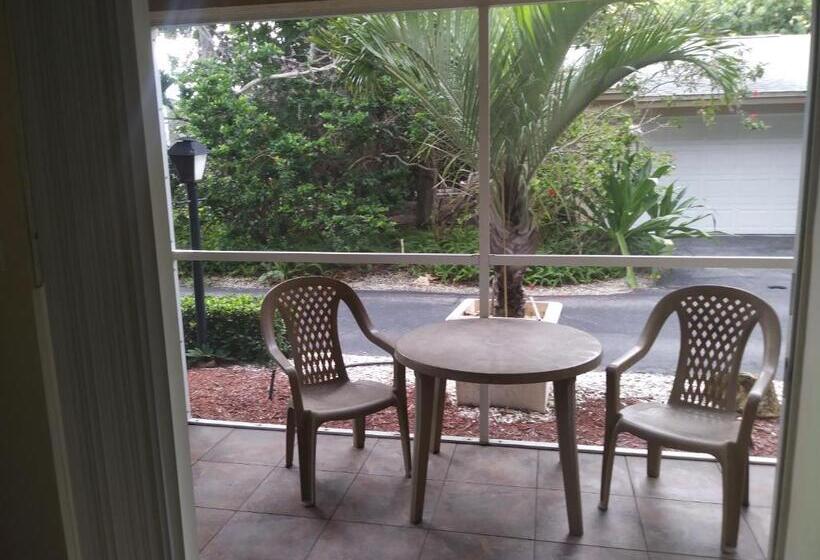 Family Suite, Turtle Crawl Inn  Longboat Key
