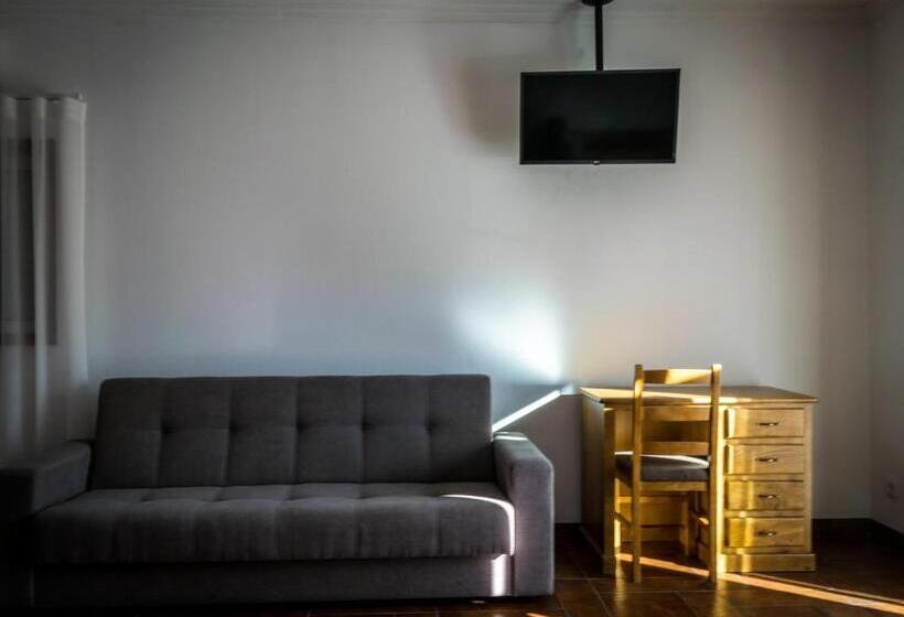 Номер Стандарт Трехместный, Hostel Encostas Do Douro