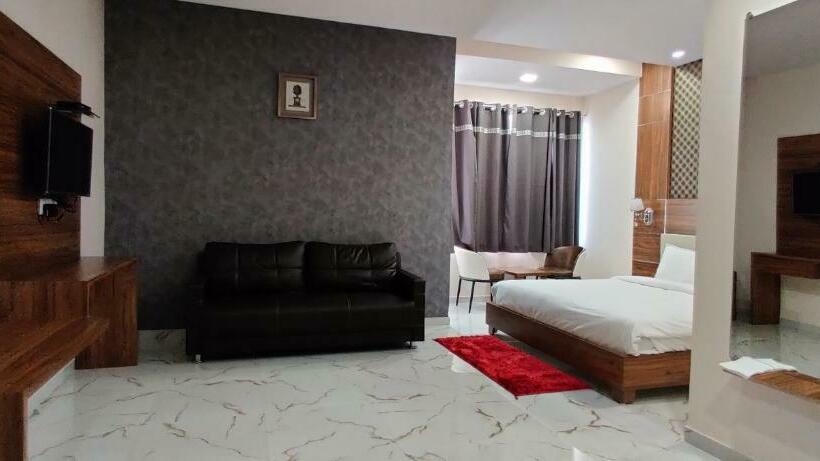 اتاق لوکس, Vadpadraka Hotel And Resort