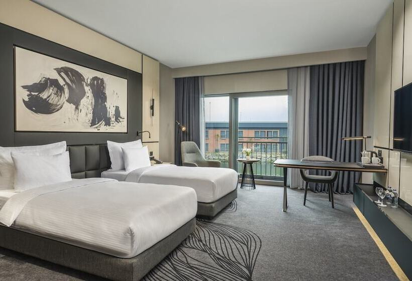 オーシャンビュースタンダードルーム, Crowne Plaza   Istanbul Tuzla Viaport Marina, An Ihg