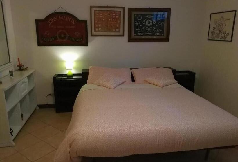 Семейный Номер, Casa Di Amici
