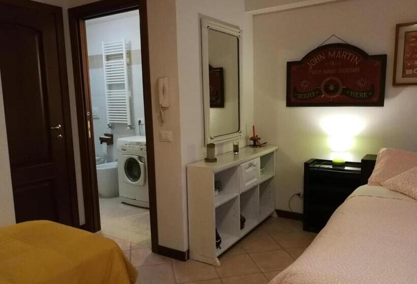 Семейный Номер, Casa Di Amici