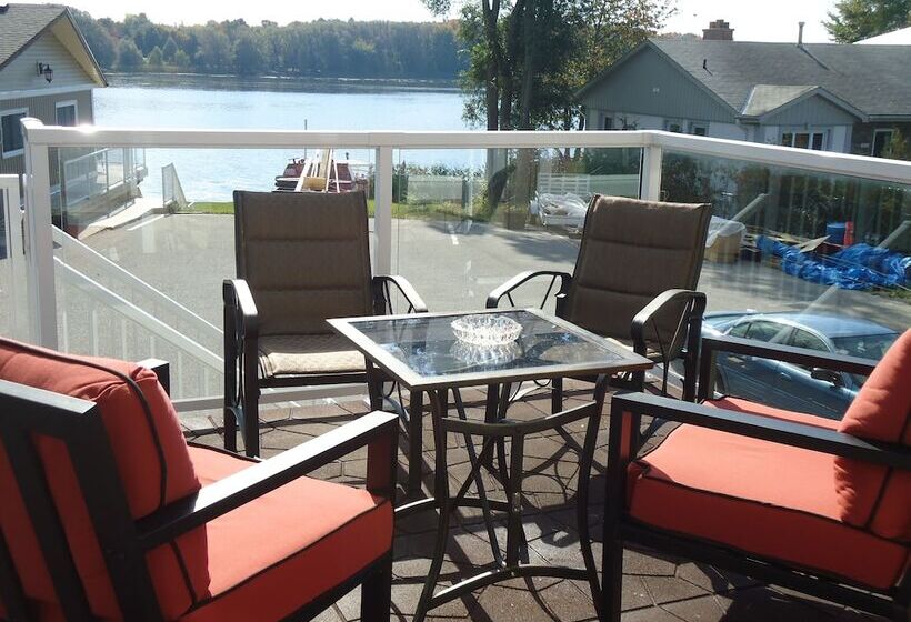 Люкс, Bayside Inn & Waterfront Suites