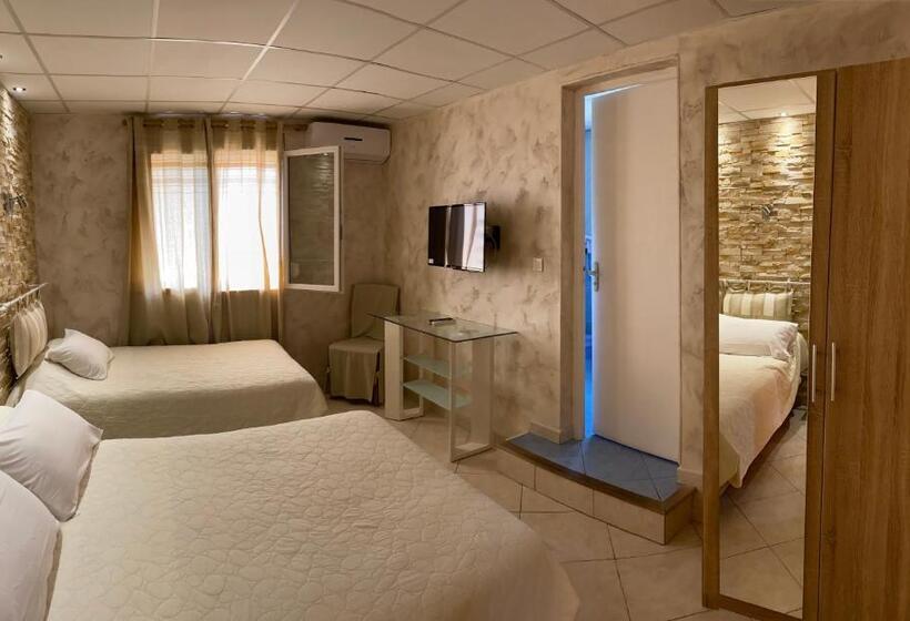 Номер Стандарт Трехместный, Hôtel Le Derby