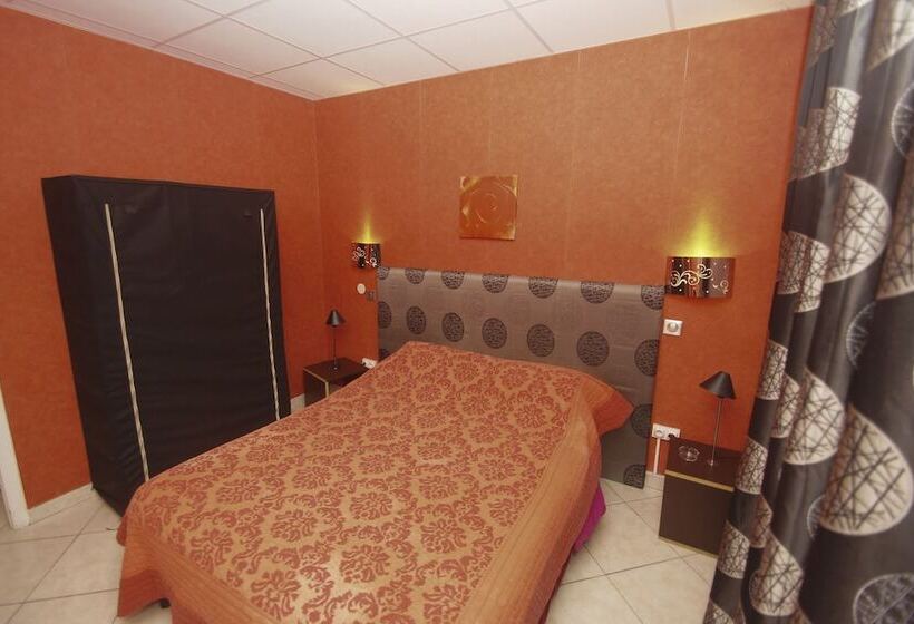 Номер Стандарт, Hôtel Le Derby