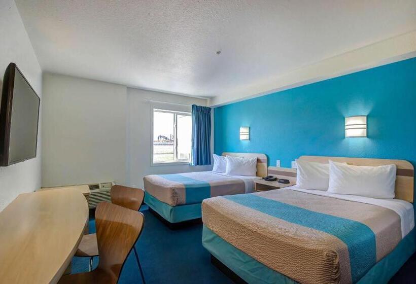 スタンダード４人部屋, Motel 6grande Prairie, Ab