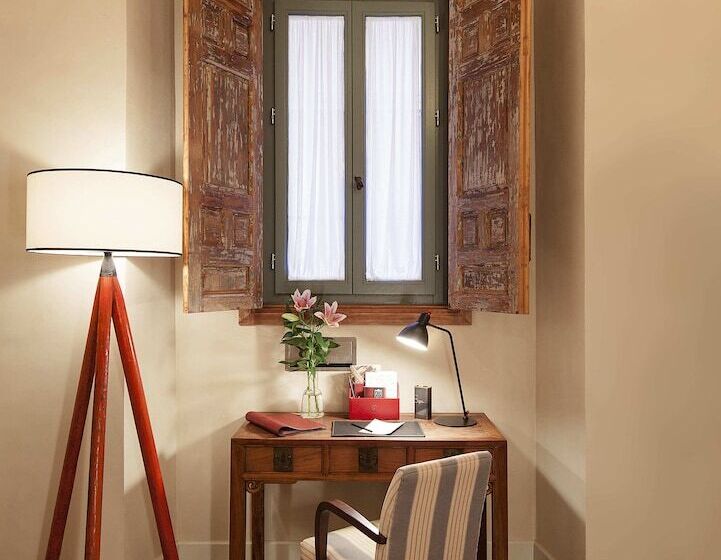 سوییت جونیور, Boutique Corral Del Rey