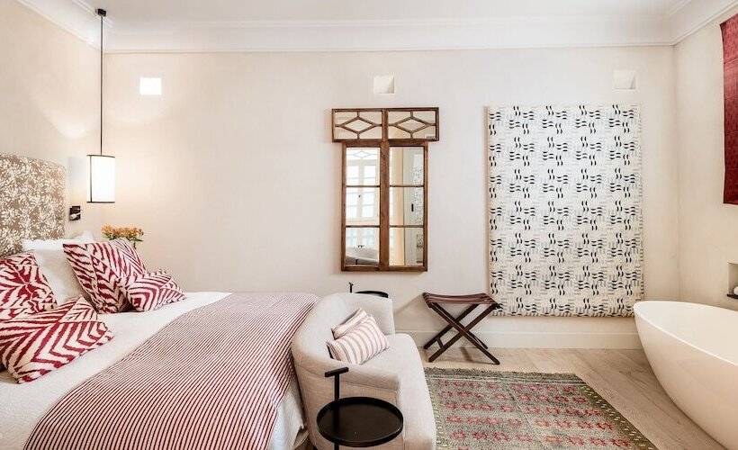 سوییت جونیور, Boutique Corral Del Rey