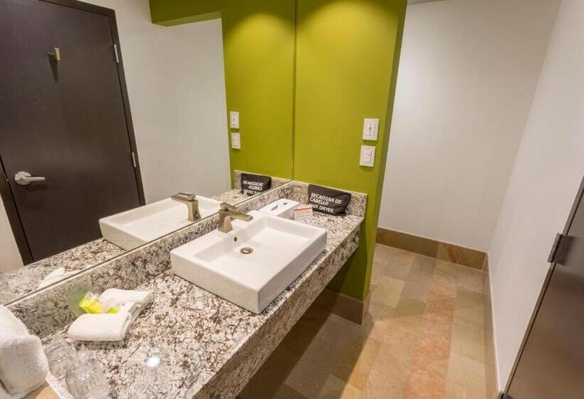 مجموعه ویستا شهر, Holiday Inn Queretaro Zona Krystal, An Ihg