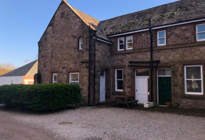 کابین, Irton Hall