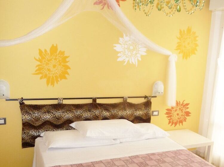 Quarto Triplo Estandar, Riccione Beach